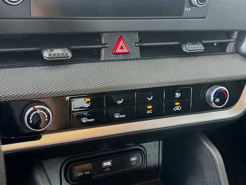 Used 2025 Kia Sportage LX image 22