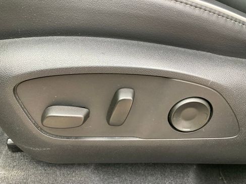 Used 2025 Buick Enclave Preferred image 32