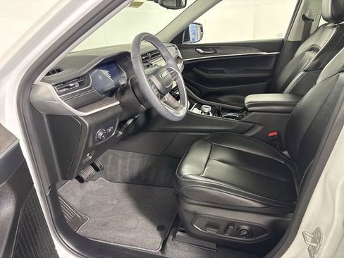 Certified 2023 Jeep Grand Cherokee L Limited w/ Trailer Tow Group (B) image 15