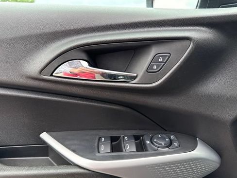 Used 2025 Chevrolet Trax LS w/ LS Convenience Package FWD image 16