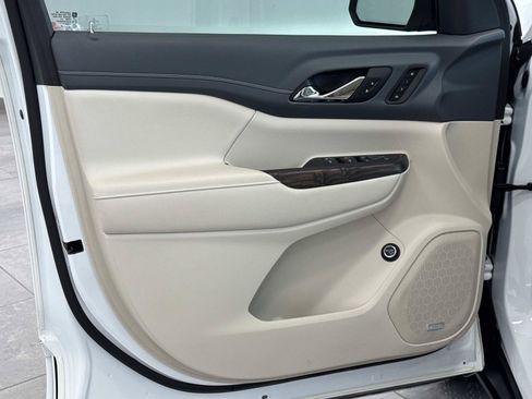 Used 2023 GMC Acadia Denali w/ Denali Technology Package FWD image 10