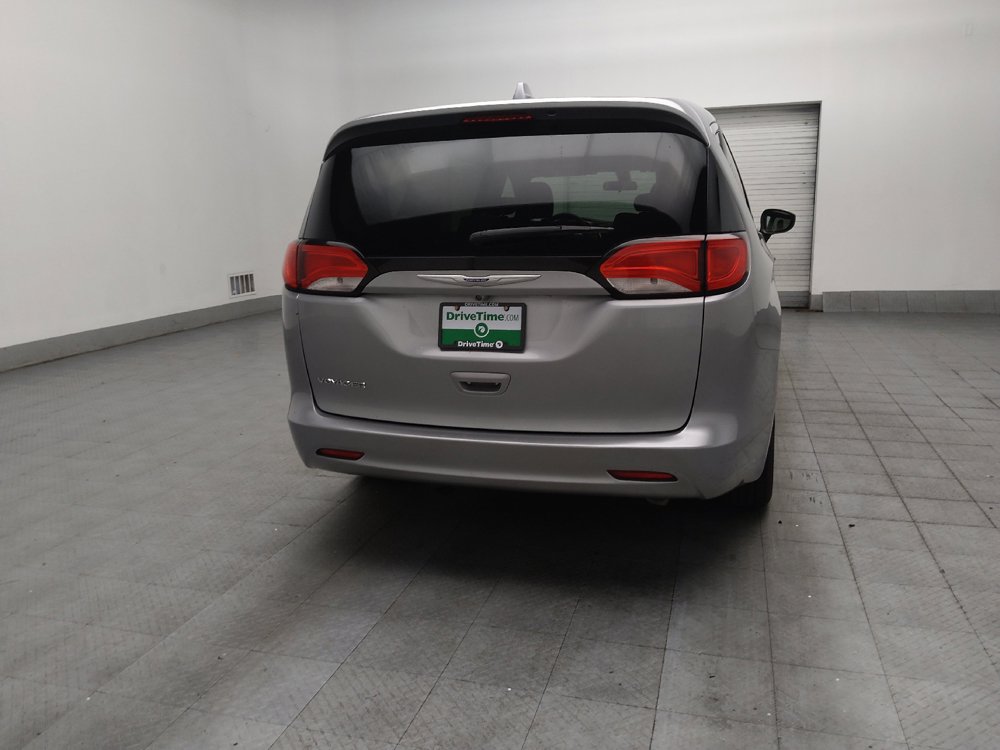 Used 2020 Chrysler Voyager LX FWD image 7