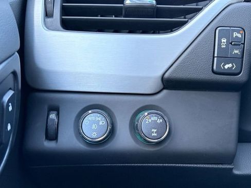 Used 2020 GMC Yukon XL SLT image 5