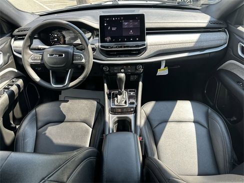 Used 2024 Jeep Compass Latitude image 21