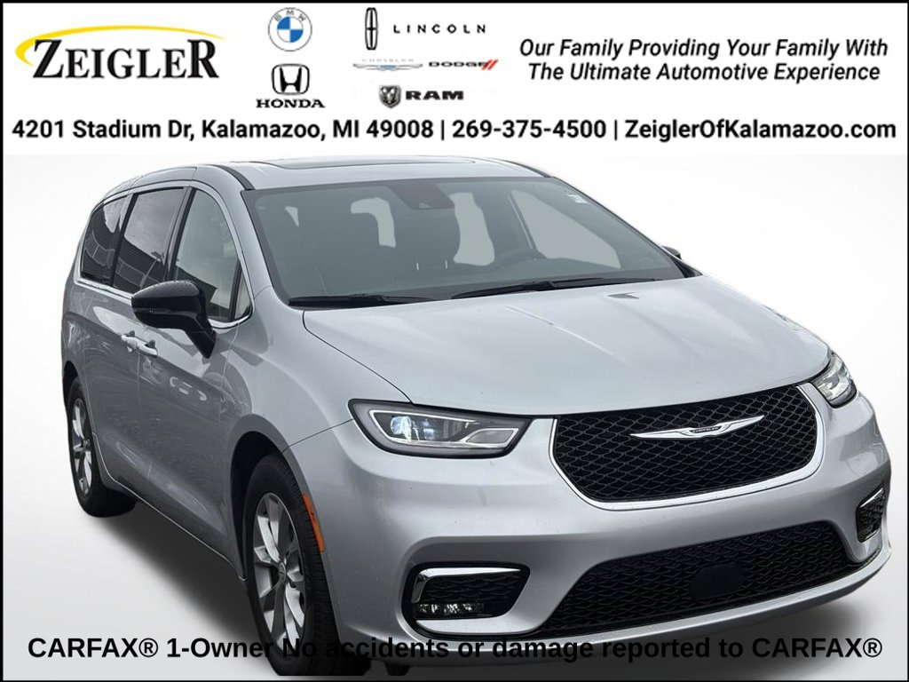Used 2026 Chrysler Pacifica Limited FWD image 1