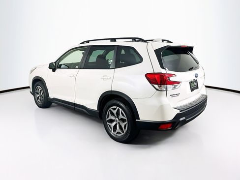 Used 2023 Subaru Forester Premium image 5