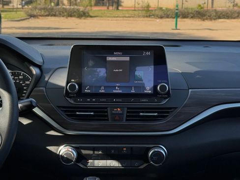 Used 2025 Nissan Altima 2.5 SV image 17