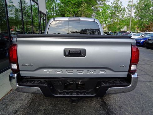 Used 2020 Toyota Tacoma SR5 AWD/4WD image 6