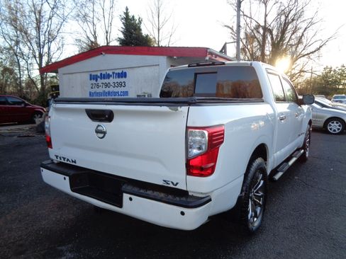 Used 2018 Nissan Titan SV w/ SV Convenience Package image 5