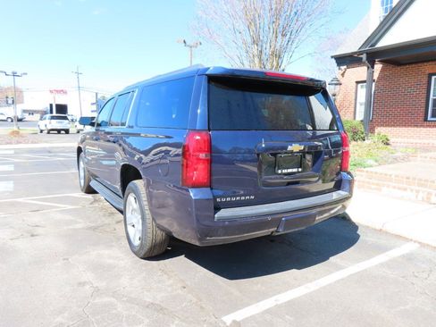 Used 2019 Chevrolet Suburban LT w/ Luxury Package image 5