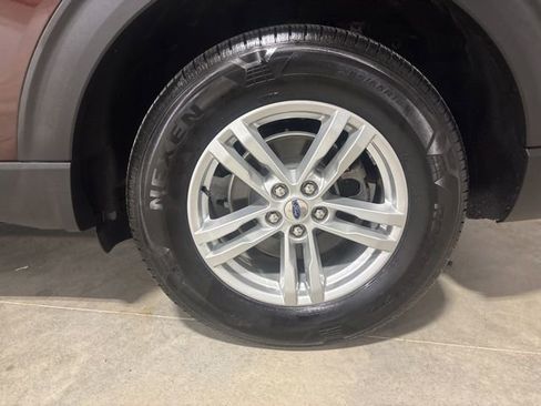 Used 2020 Ford Explorer XLT image 25