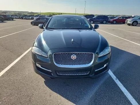Used 2016 Jaguar XJ R-Sport RWD image 3