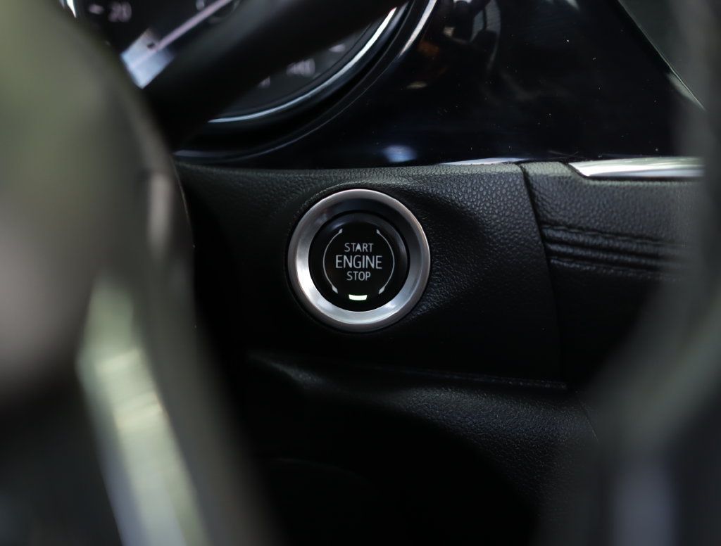 Used 2020 Buick Encore GX Essence w/ Experience Buick Package FWD image 18