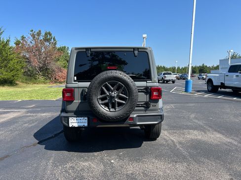 Used 2020 Jeep Wrangler Unlimited Sahara AWD/4WD image 6