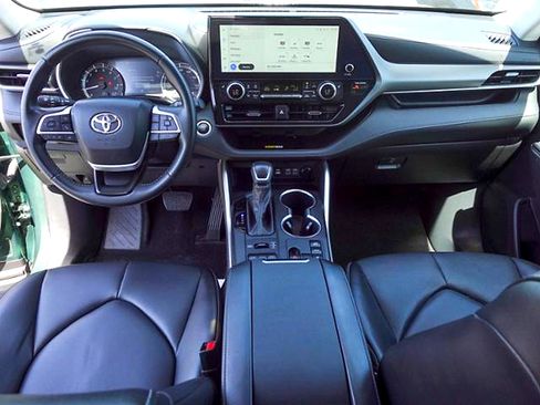 Certified 2024 Toyota Highlander XLE AWD/4WD image 12