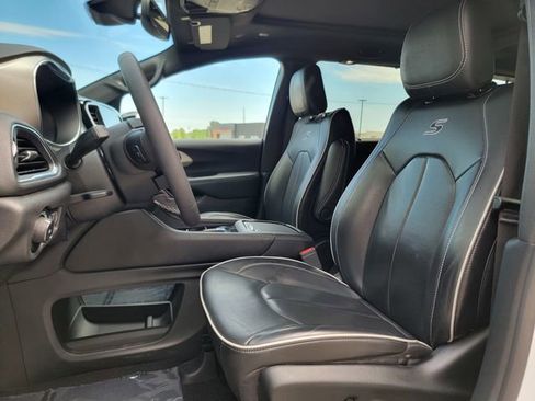 Certified 2023 Chrysler Pacifica Limited w/ S Appearance Package AWD/4WD image 20