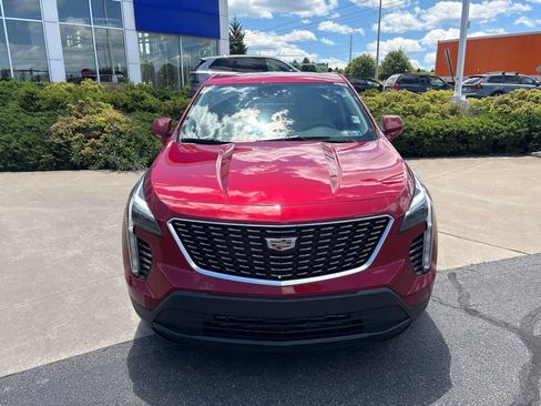 Used 2022 Cadillac XT4 Luxury w/ Cold Weather Package FWD image 3