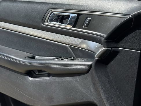 Used 2019 Ford Explorer XLT w/ Equipment Group 201A AWD/4WD image 24