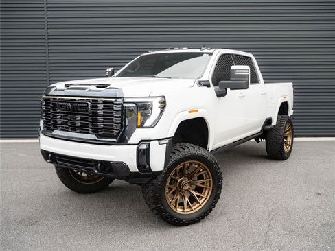 Used 2024 GMC Sierra 2500 Denali Ultimate w/ Snow Plow Prep/Camper Package AWD/4WD image 1