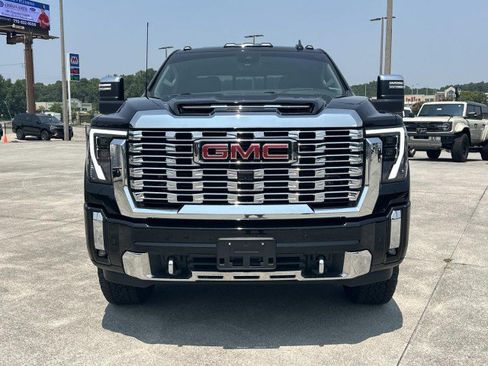 Used 2024 GMC Sierra 2500 Denali w/ Technology Package AWD/4WD image 2