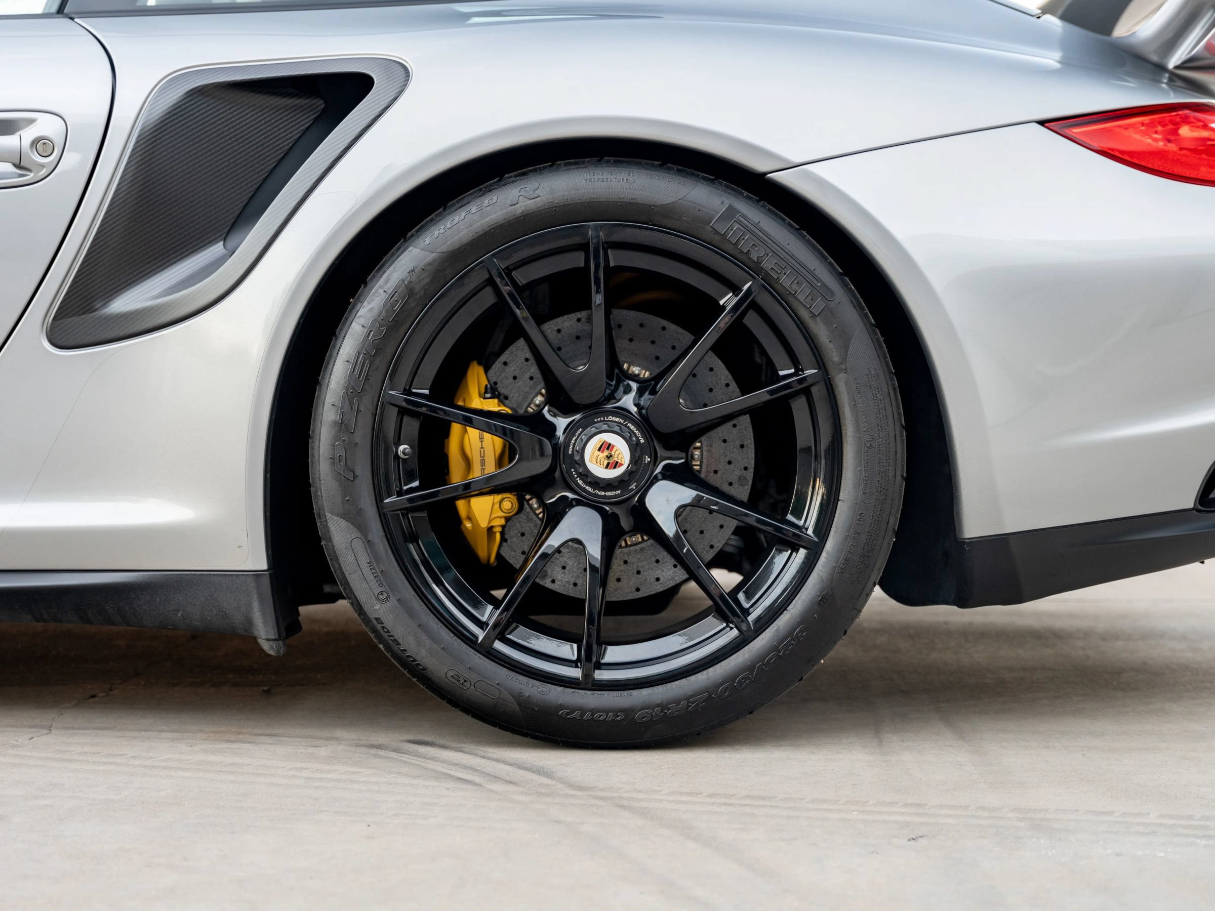 Used 2011 Porsche 911 GT2 RS RWD image 29