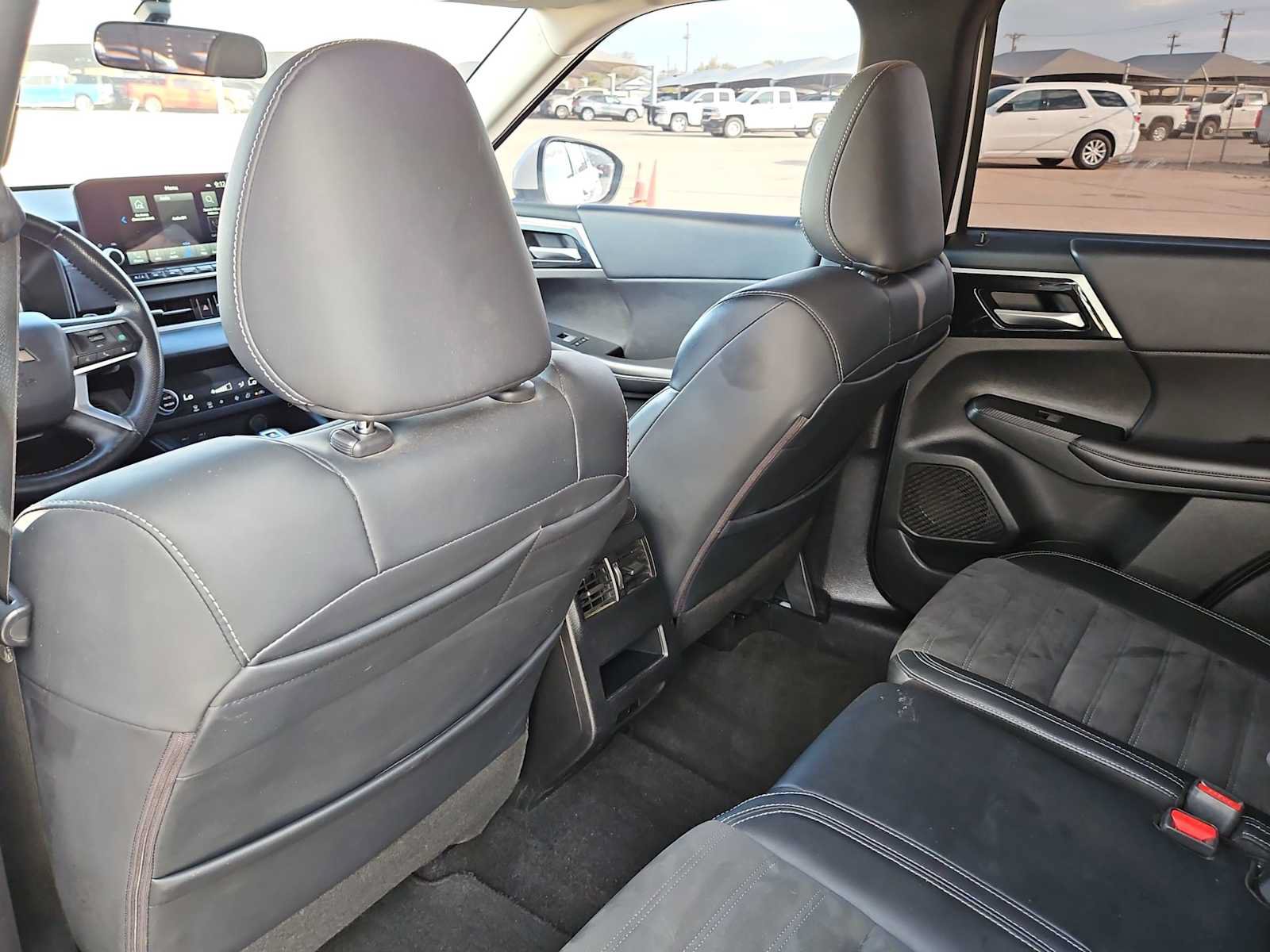 Used 2023 Mitsubishi Outlander SE FWD image 16