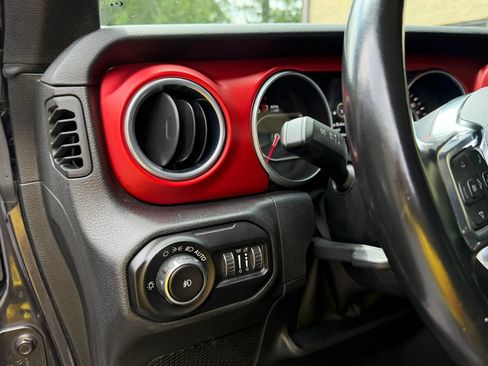 Used 2018 Jeep Wrangler Unlimited Rubicon AWD/4WD image 24