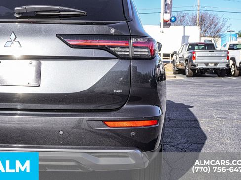 Used 2025 Mitsubishi Outlander SE image 18