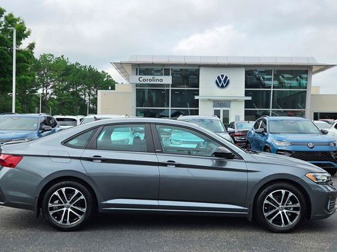 Used 2023 Volkswagen Jetta Sport FWD image 5