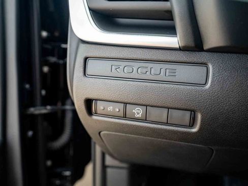 Used 2024 Nissan Rogue S FWD image 13