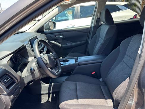 Used 2025 Nissan Rogue SV FWD image 29