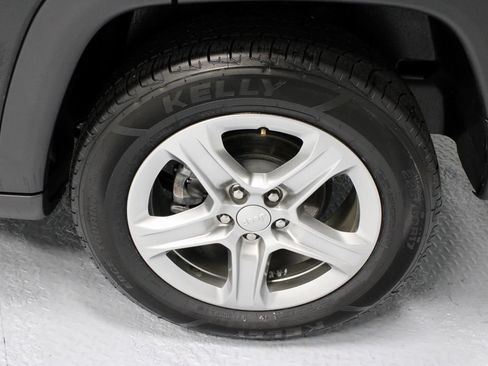 Used 2023 Jeep Compass Latitude w/ Convenience Group AWD/4WD image 18