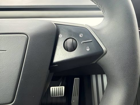 Used 2024 Tesla Cybertruck AWD Crew Cab image 18
