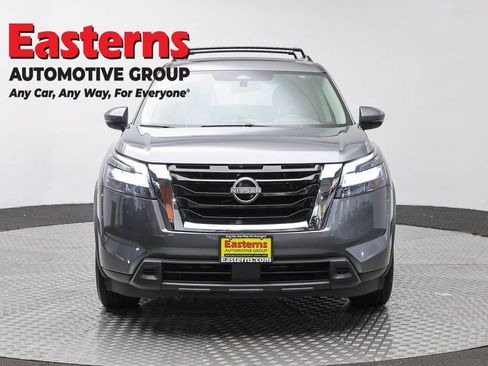 Used 2023 Nissan Pathfinder SV w/ SV Premium Package AWD/4WD image 2
