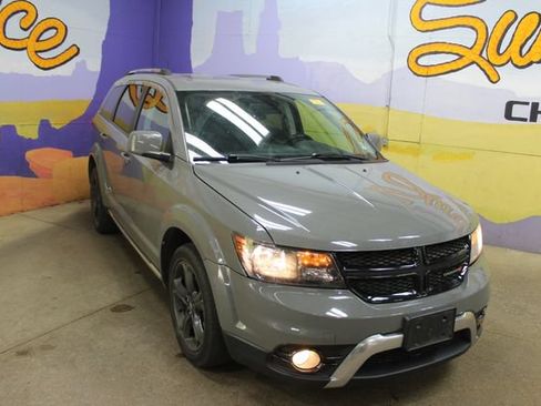 Used 2020 Dodge Journey Crossroad FWD image 2
