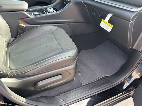 New 2025 Jeep Grand Cherokee Altitude image 16