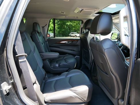 Used 2019 Cadillac Escalade Premium Luxury w/ LPO, Radiant Package AWD/4WD image 9