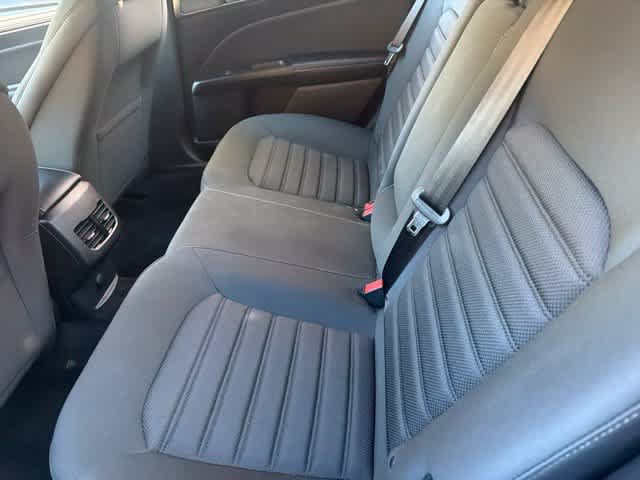 Used 2018 Ford Fusion SE w/ Fusion SE Technology Package FWD image 19