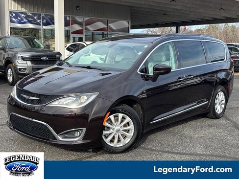 Used 2017 Chrysler Pacifica Touring-L image 1