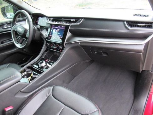 Certified 2023 Jeep Grand Cherokee Altitude image 10