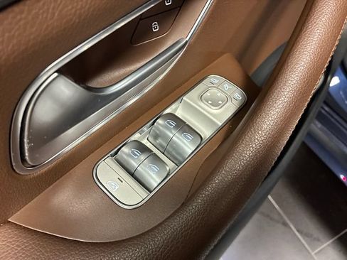 Used 2024 Mercedes-Benz GLS 450 4MATIC image 11
