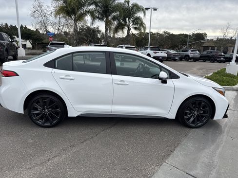 Used 2025 Toyota Corolla SE image 6