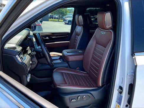 Used 2024 GMC Yukon Denali Ultimate AWD/4WD image 23