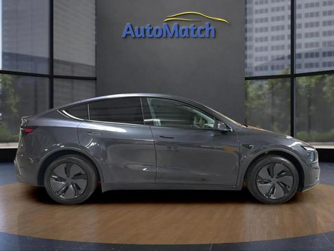 Used 2026 Tesla Model Y Long Range RWD image 12