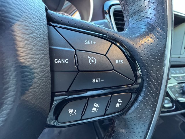 Used 2020 Chrysler Pacifica Limited FWD image 31