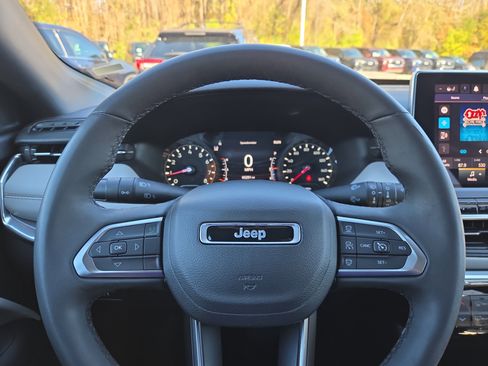 Used 2024 Jeep Compass Limited image 10