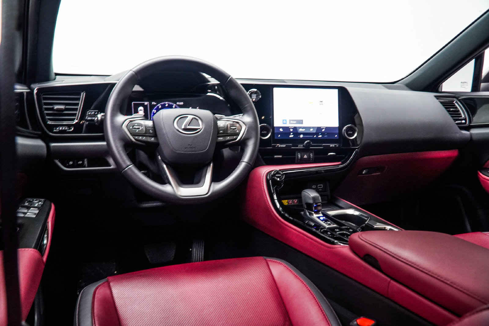 Used 2025 Lexus NX 250 FWD w/ Towing Package (2000 Lbs) image 16