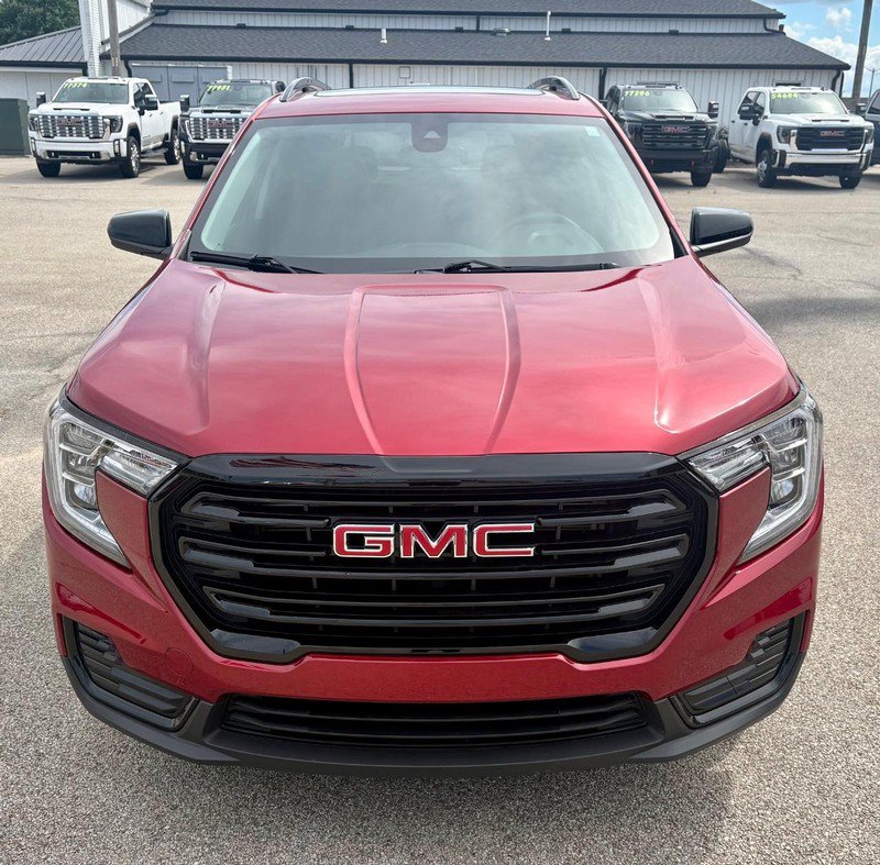 Used 2024 GMC Terrain SLE w/ Driver Convenience Package FWD image 8