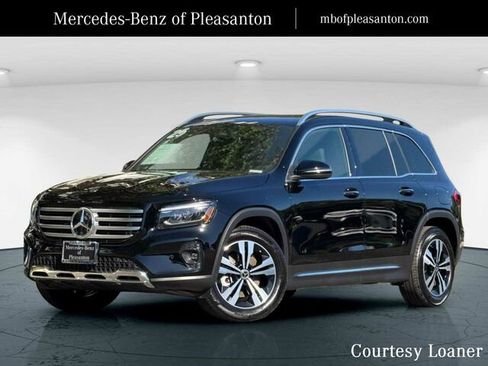 Used 2025 Mercedes-Benz GLB 250 4MATIC image 1