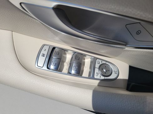 Used 2019 Mercedes-Benz E 300 image 12